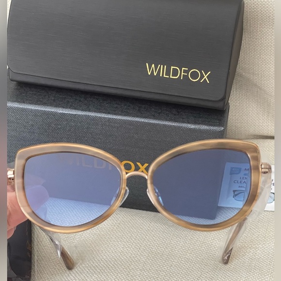 NEW WILDFOX CHATON CATEYE DELUXE SUNGLASSES⭐️W/case & cleaning cloth⭐️Comfy⭐️ - Picture 2 of 11